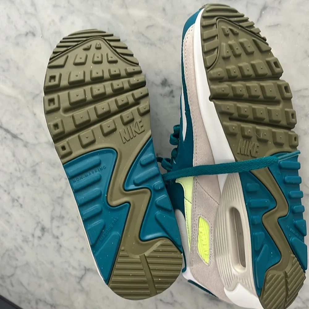 NIKE White & Green Air Max 90 Big Kids Sneakers - Picture 6 of 8